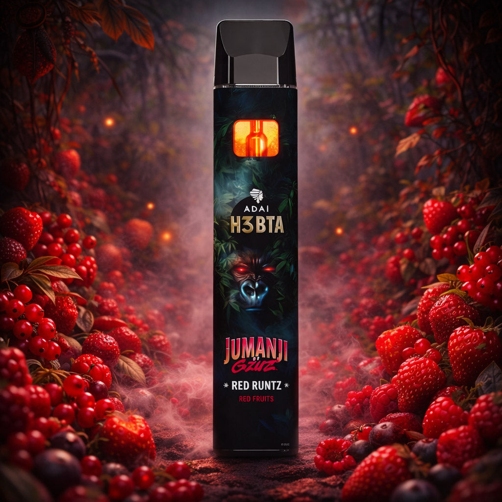 Jumanji by GZUZ H3BTA Vape Red Runtz, schwarzer Einweg Vape im roten Beeren Setting, Erdbeeren und rote Beeren dicht im Vordergrund, roter Rauch