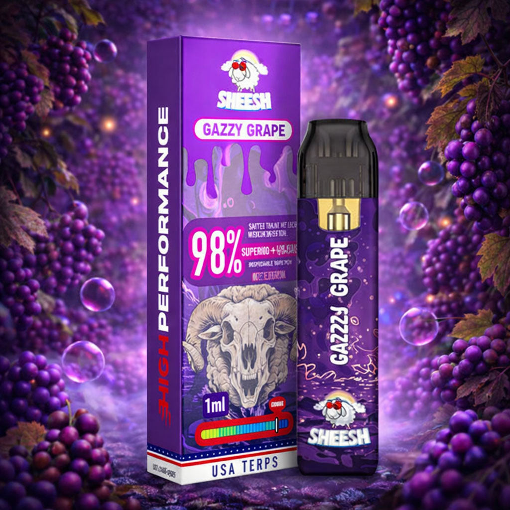 SHEESH High Performance Pod Gazzy Grape, violettes Pod und Verpackung mit 98% Motiv, Traubenranken im Hintergrund, schimmernde Blasen und Nebel in Lila